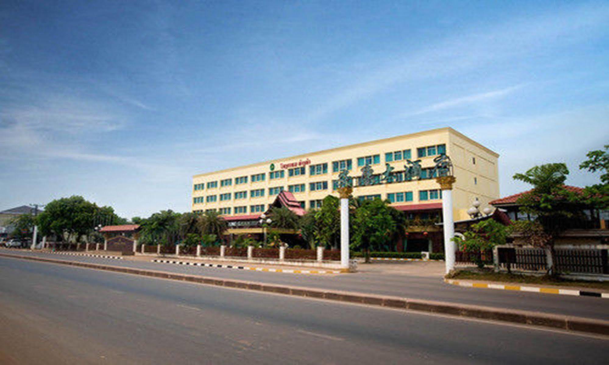 Angkham Hotel Vientiane Exterior foto